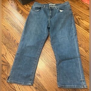 Levi’s Classic Capri Jeans size 10